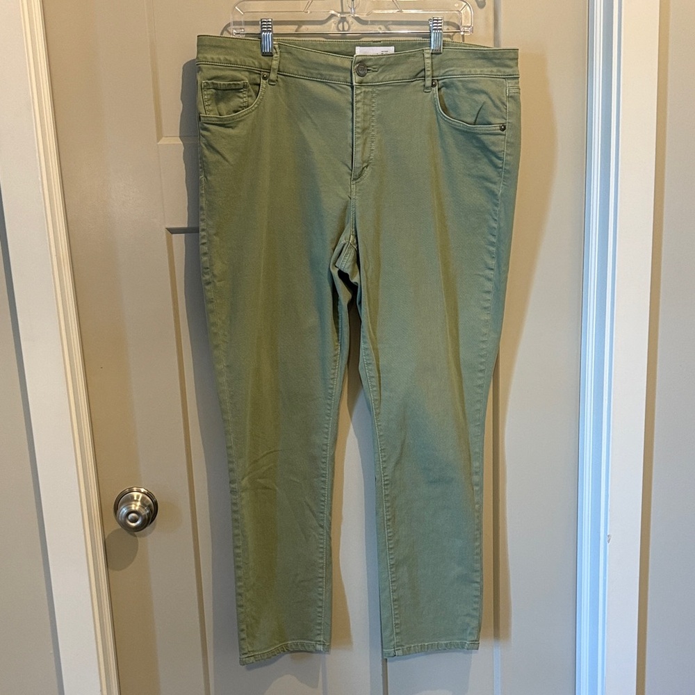 Loft Olive Green Curvy Skinny Capris Size 14/32